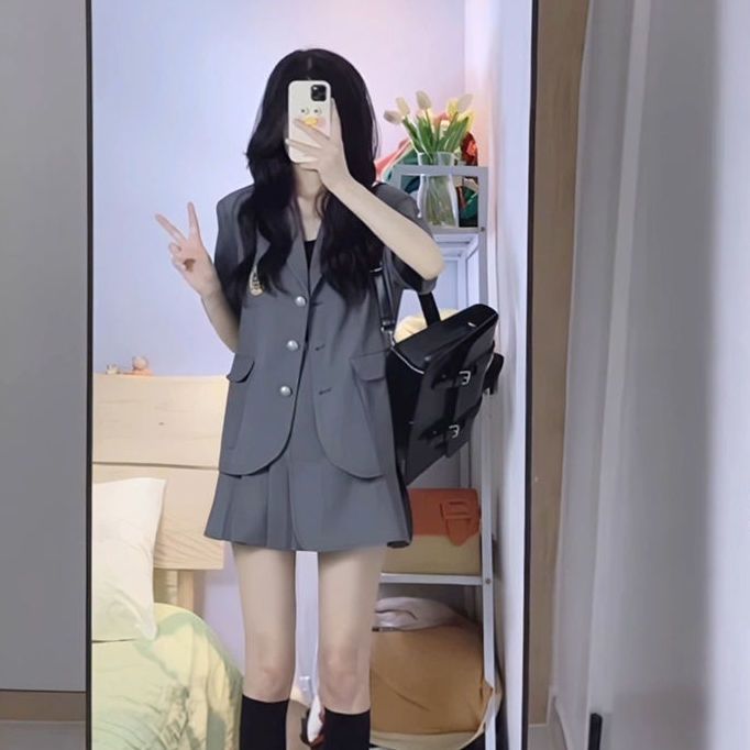 韩版气质灰色西装女2023夏季新款时尚休闲西装上衣百搭短裙两件套