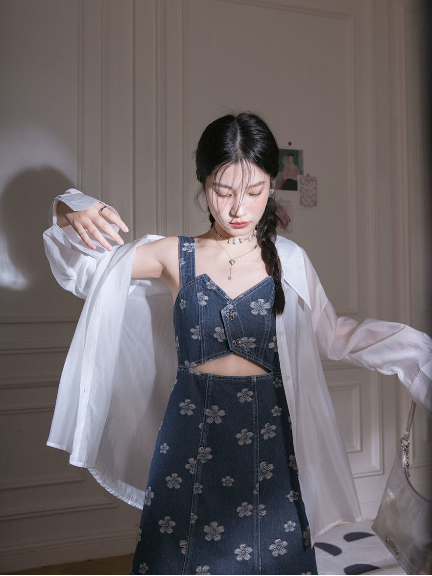 Light cooked style women's clothing Hong Kong flavor salt system wearing off-the-shoulder top blue suspender skirt two-piece suit dress female summer