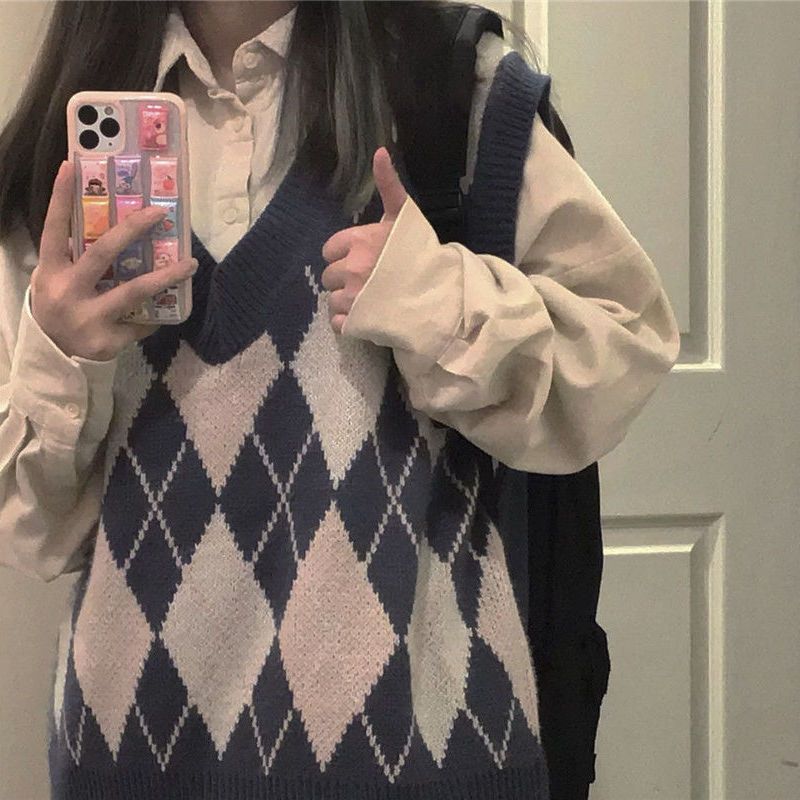 Korean version of Hong Kong style fashion v-neck diamond vest vest female students autumn and winter new all-match slim sweater sweater
