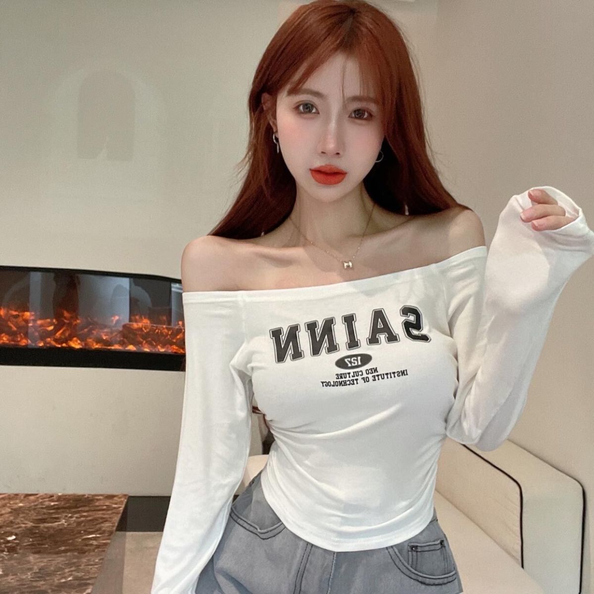 Autumn tops female hot girls pure desire wind tight short section self-cultivation waist showing figure one-shoulder sexy t-shirt winter tide