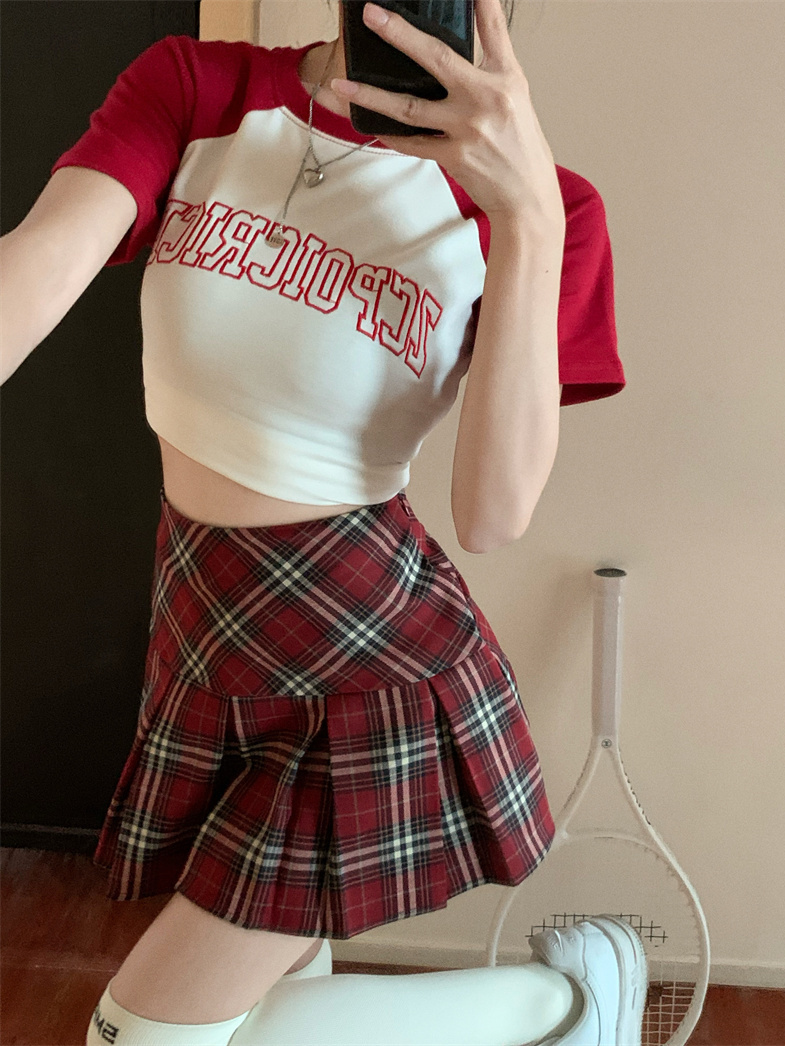 2023 summer new sexy babes suit female color matching short navel T-shirt + plaid pleated skirt two-piece trendy
