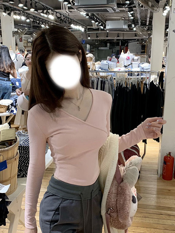 2023年甜妹日記 打底衫女秋顯瘦v領交叉磨毛純欲修身長袖上衣