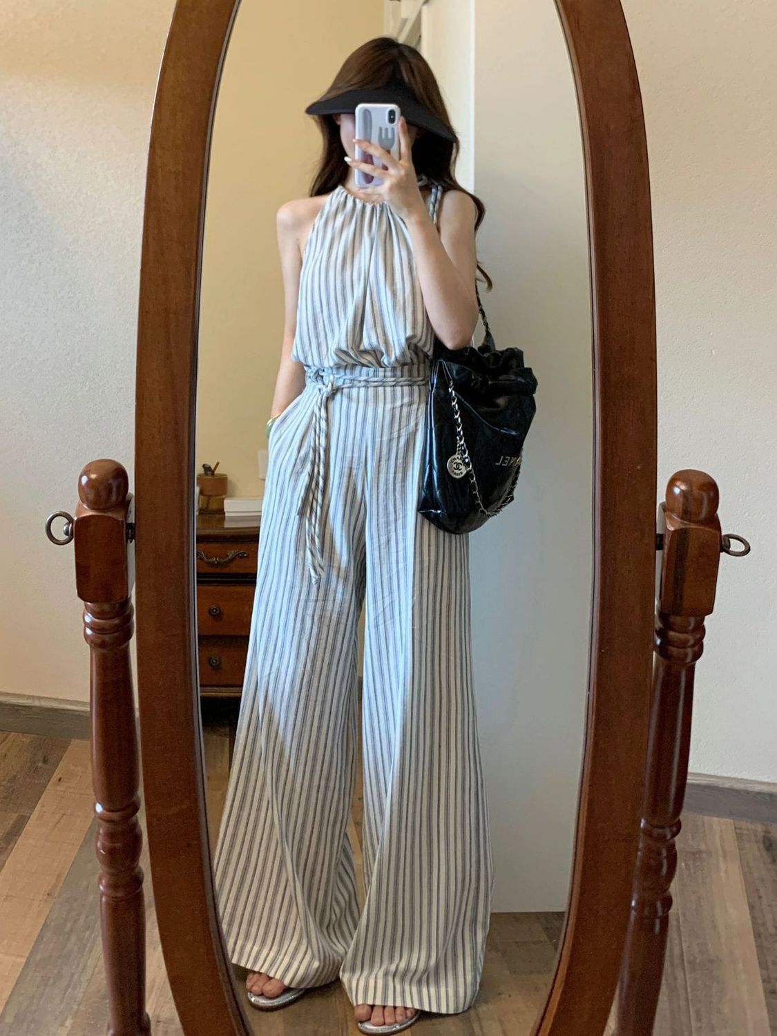 時尚套裝女夏季2023新款條紋掛脖背心上衣穿搭高腰顯瘦闊腿休閒褲