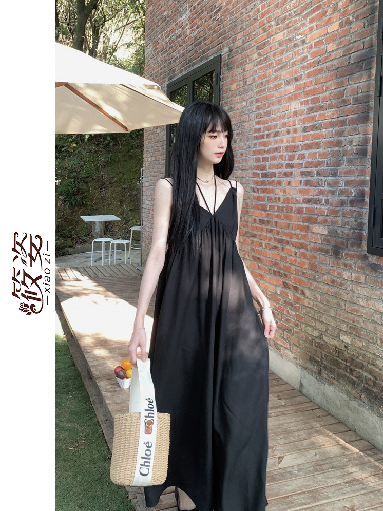 筱姿吊帶連衣裙女夏季2023新款韓版暗黑系收腰顯瘦氣質過膝長裙子