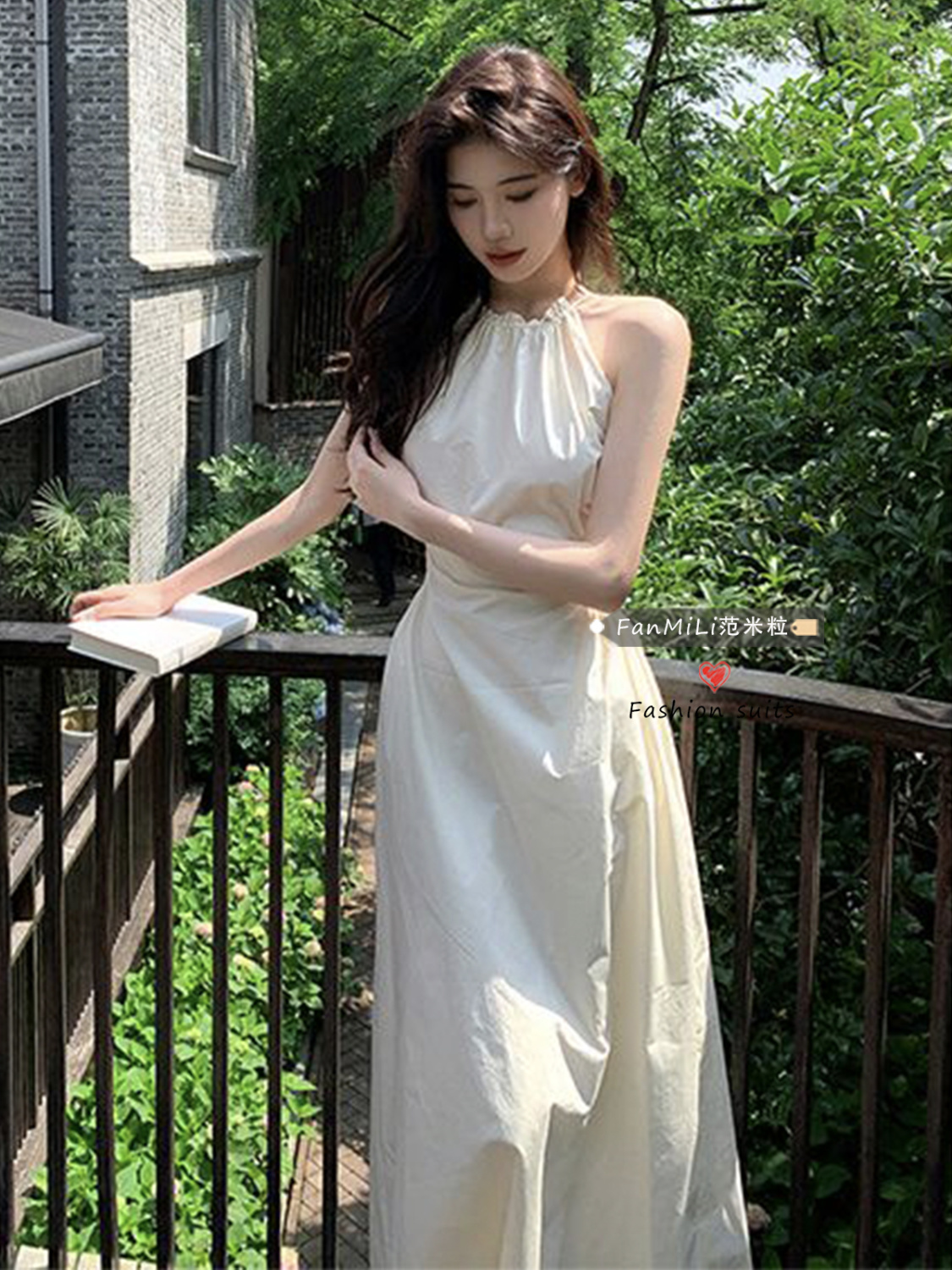 Temperament celebrity hanging neck dress female summer 2023 new design sense retro pure desire open back fringed mid-length skirt