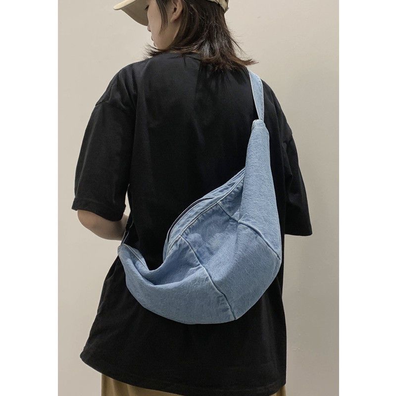 包包女2022新款胸包水洗牛仔布包日系餃子包百搭單肩斜挎包小挎包