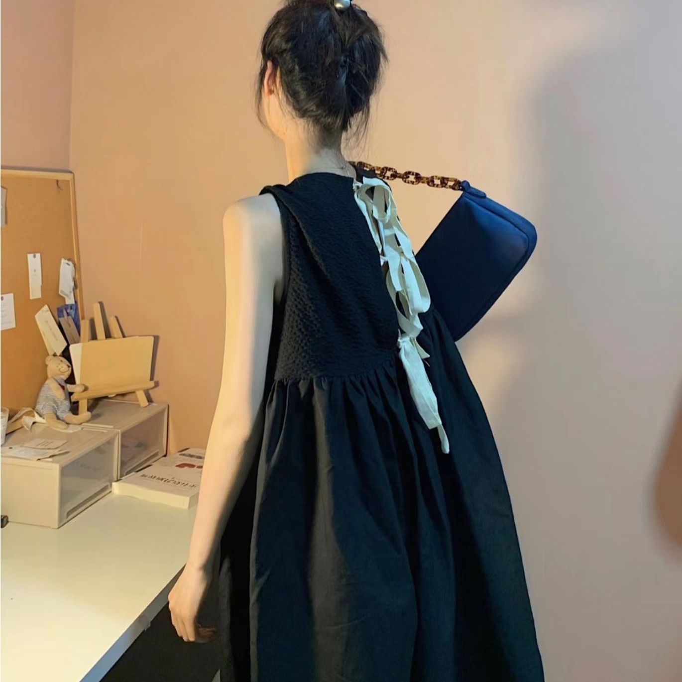 French fashion simple black sleeveless dress  new summer female Hepburn style gentle and thin