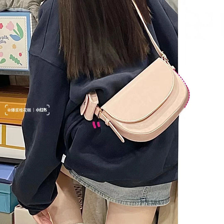 包包女ins小眾設計粉色氣質馬鞍包2022新款休閒單肩斜挎小包潮