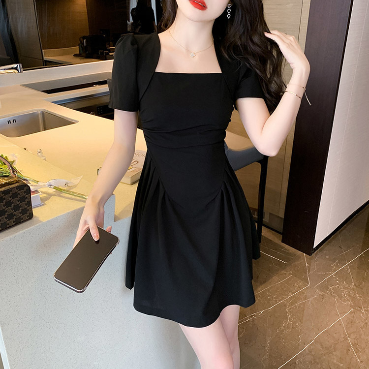 Xiaozi's new French square collar short-sleeved waist slimming pure desire style pleated little black dress dress 