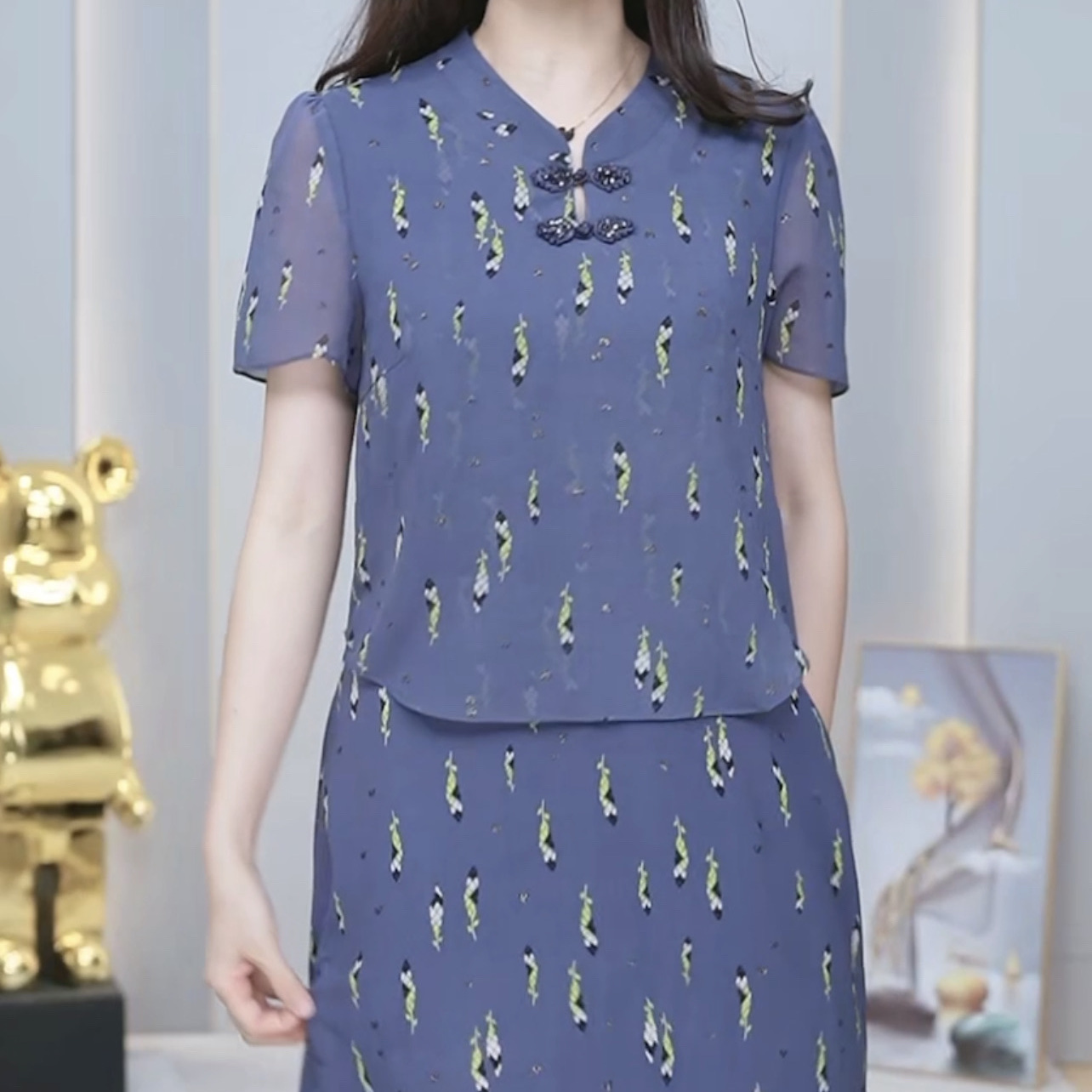 Ice crystal silk fake two-piece improved cheongsam dress 2023 new summer women's clothing covering meat and showing thin stitching skirt