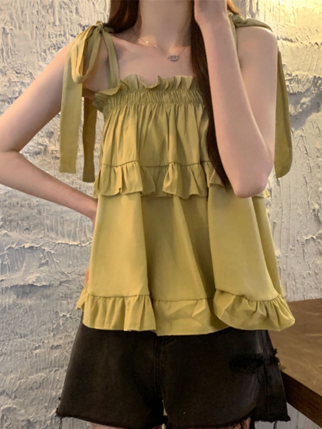 Fungus-edged bow-tie camisole for women, loose sleeveless short cake top for outer wear design