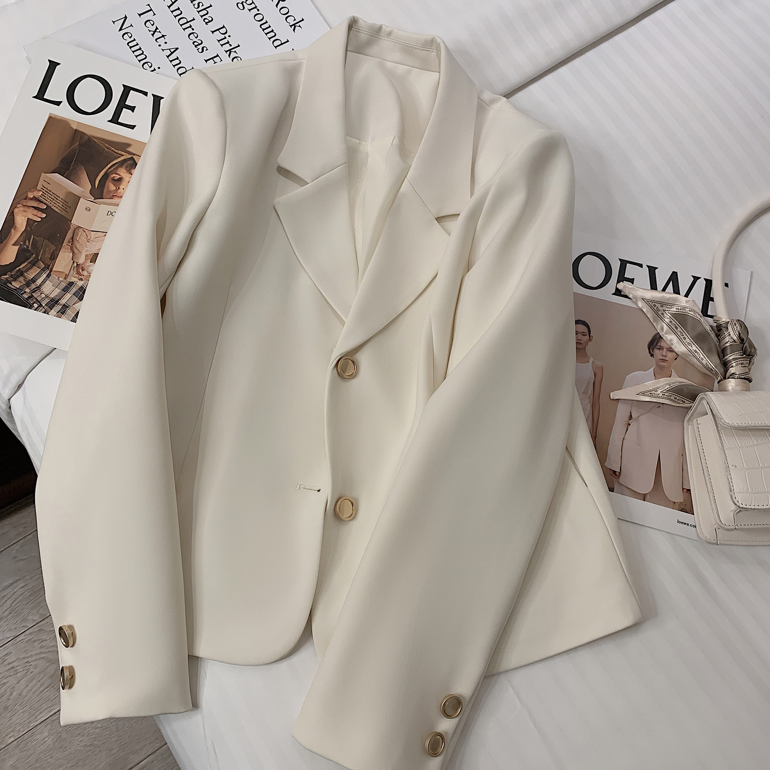 Off-white suit jacket for women petite 2023 spring and autumn new Korean style temperament high-end short suit top
