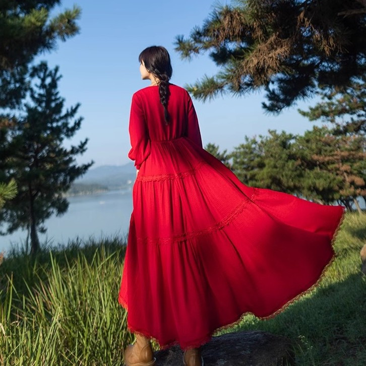 秋冬季新款民族风长袖V领蕾丝花边红色抽绳显瘦连衣裙大摆长裙女