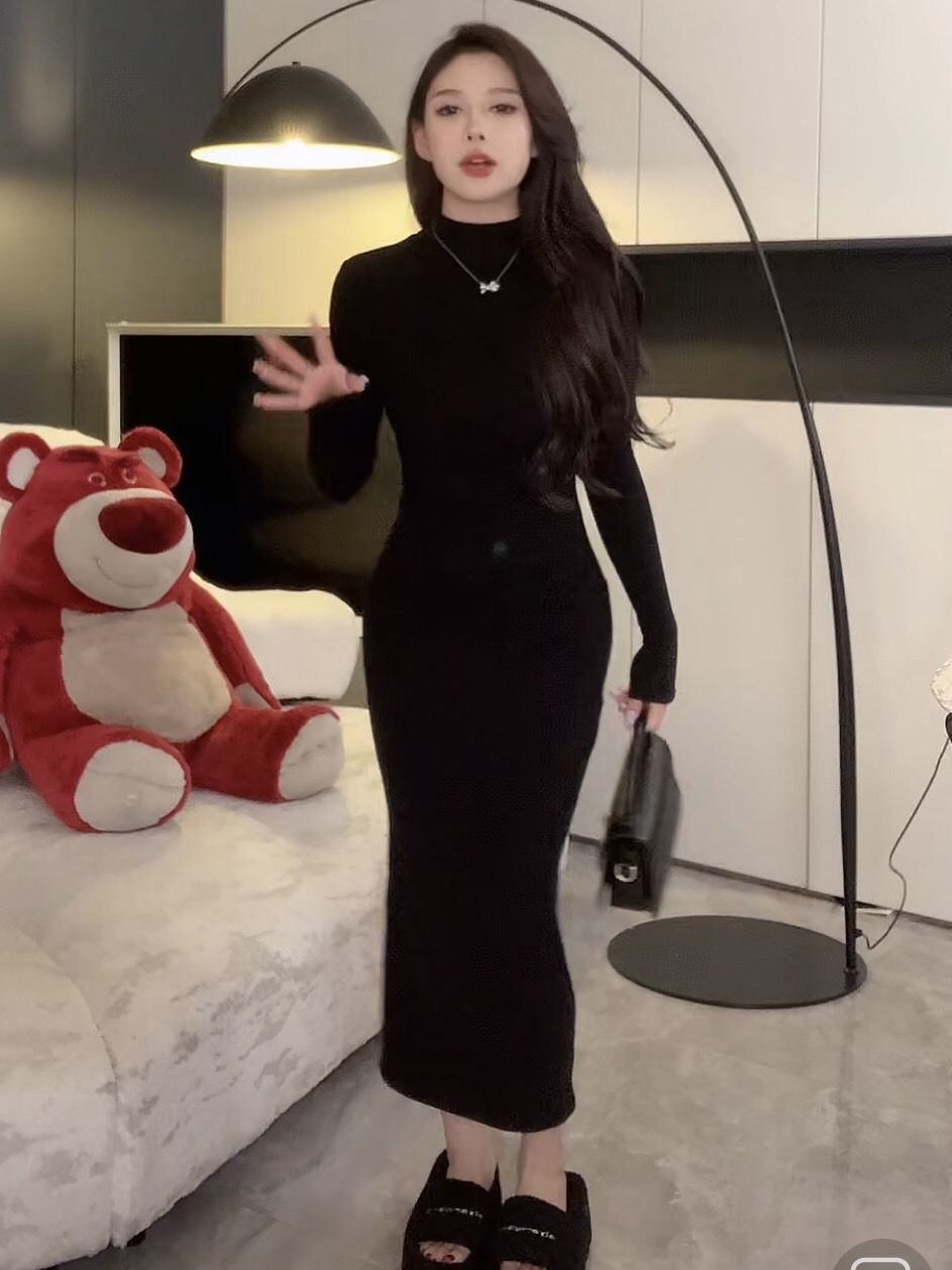 Xiaozi Korean version of the half-high collar knitted bottoming spring dress with a hip skirt and a tight skirt that looks thin, sweet and spicy