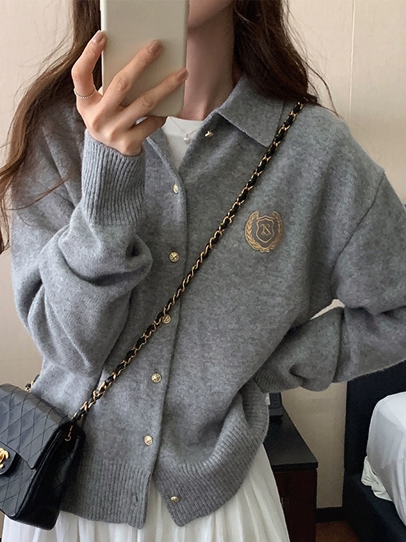 灰色刺繡POLO翻領毛衣外套女秋冬復古慵懶寬鬆外穿高級感針織開衫