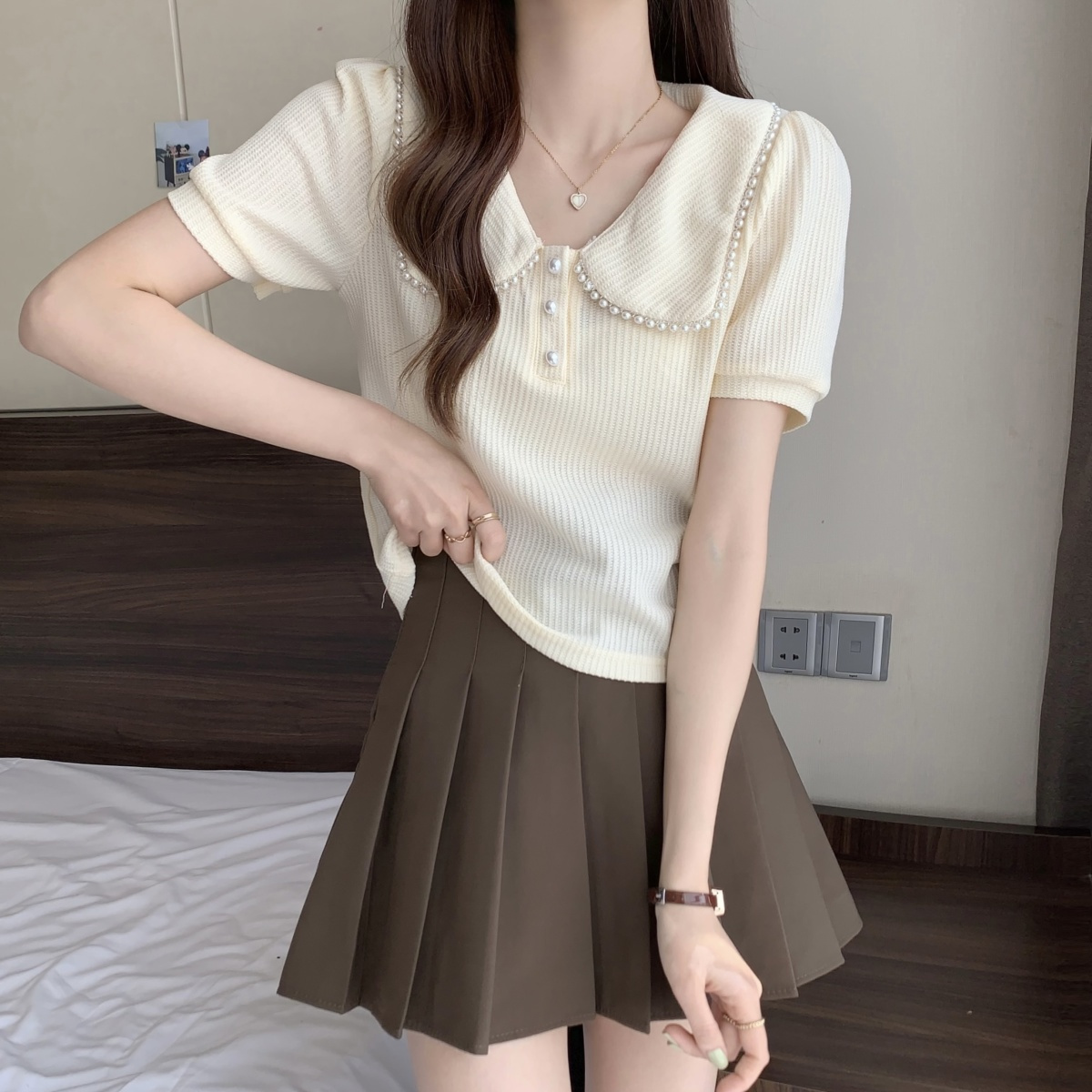 Large size women's French doll collar beaded short-sleeved T-shirt women's summer fat sister design sense of self-cultivation short top