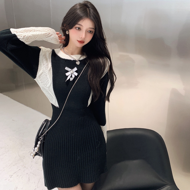 French retro off-the-shoulder knitted dress for women autumn new fake two-piece contrasting color bottoming long-sleeved sweater hip skirt