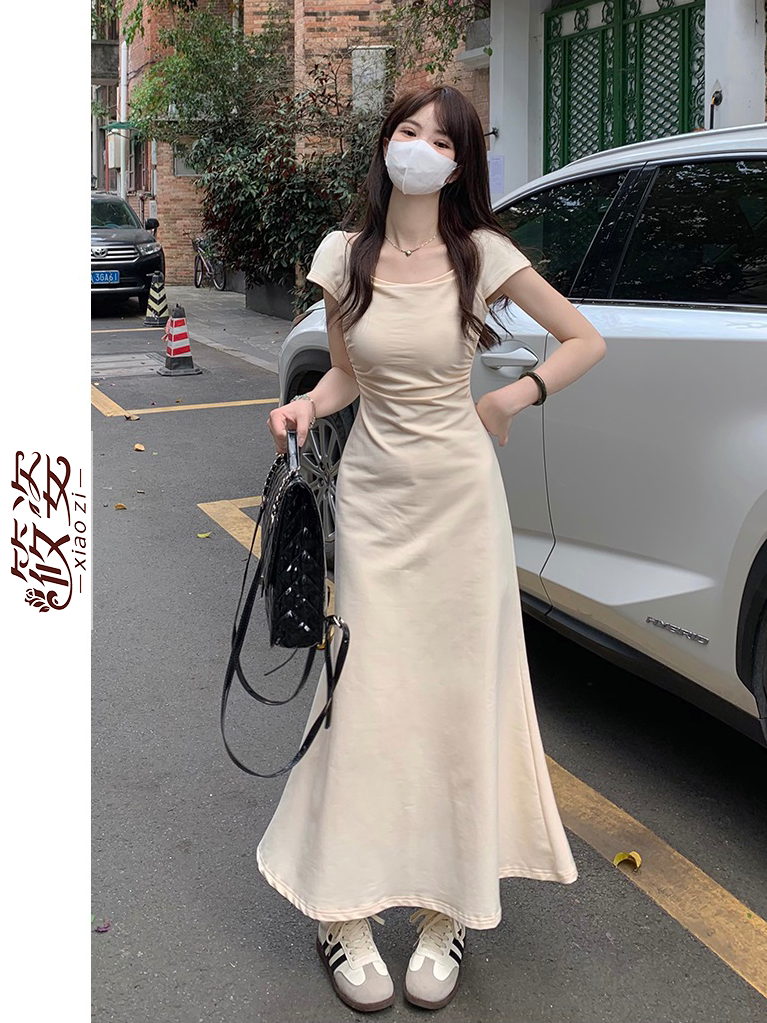 筱姿米杏色溫柔短袖連衣裙女2023年新款修身包臀魚尾裙a字短長裙