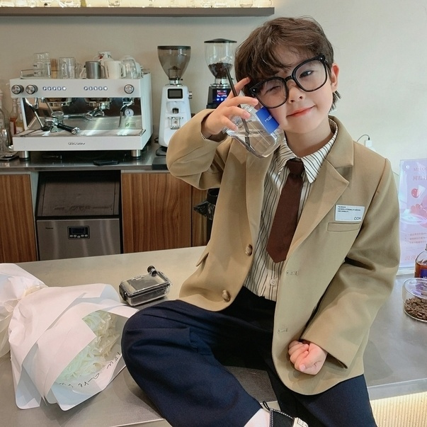 Boys' three-piece suit early autumn style suit Korean style college style boy foreign style suit spring and autumn shirt two-piece domineering