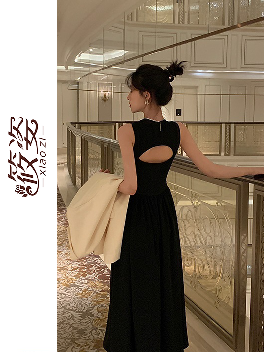 筱姿黑色漏背收腰背心連衣裙女御姐氣質顯瘦裙子2023新純欲風中式