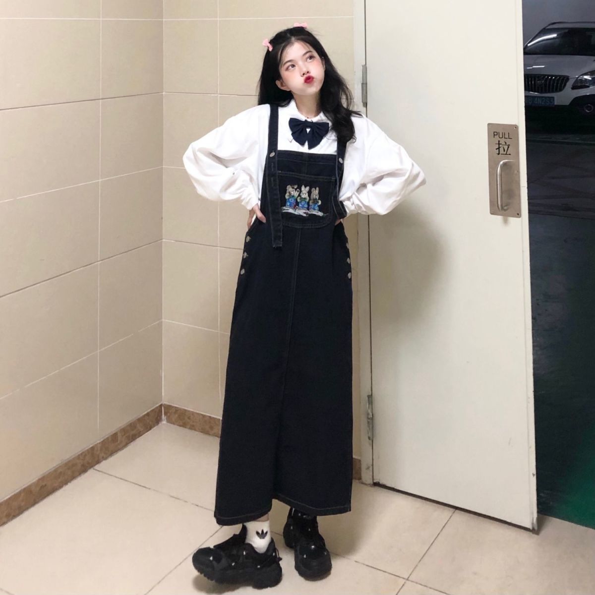 Chic Korean style  new cute age-reducing denim strap skirt female small retro embroidery slit dress