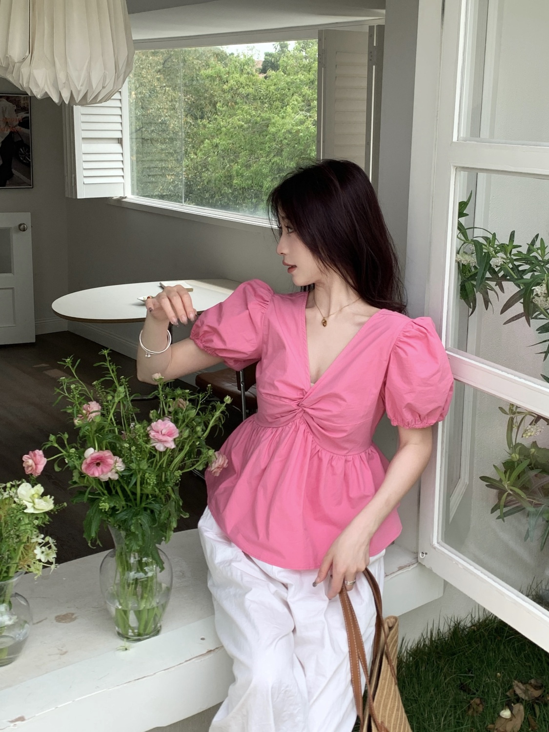 韩国Chic夏季新款法式复古小众气质扭结V领设计感泡泡袖衬衫女