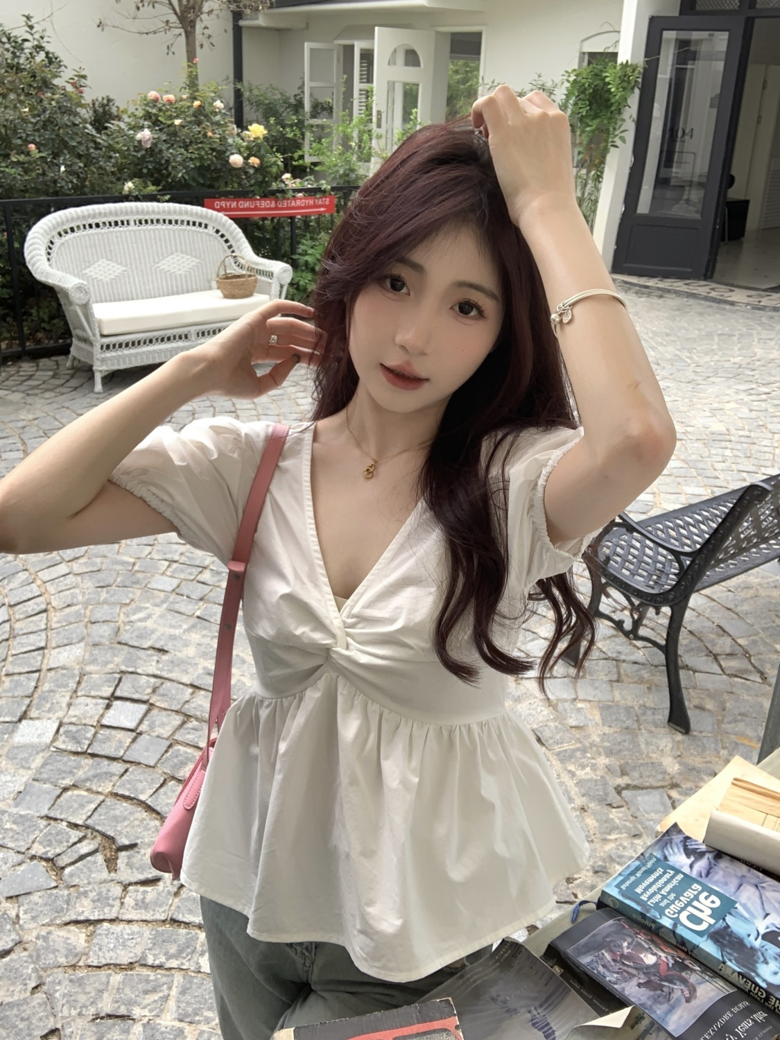 韩国Chic夏季新款法式复古小众气质扭结V领设计感泡泡袖衬衫女