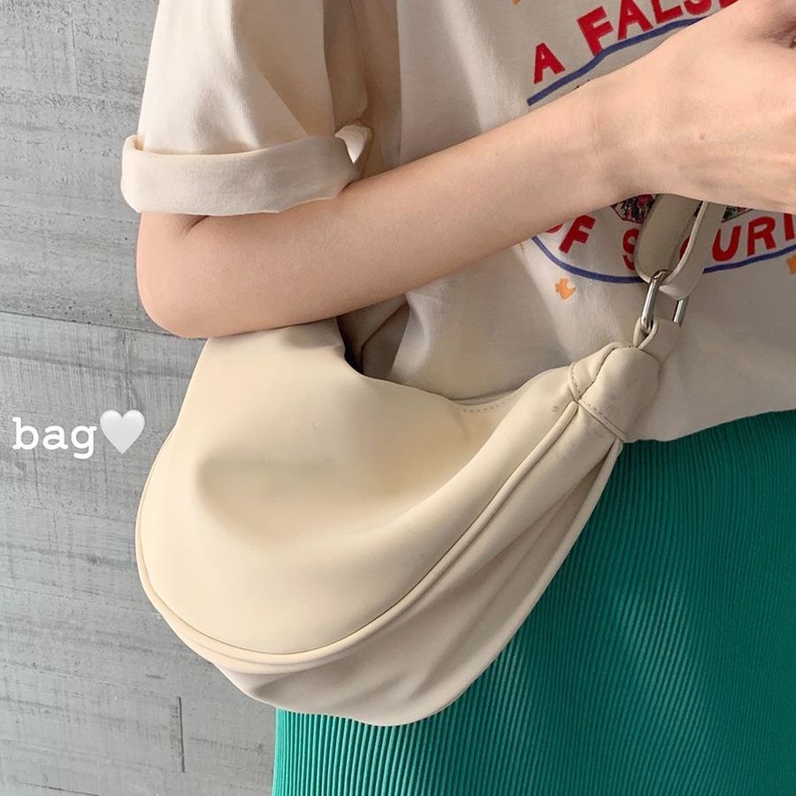 休閒簡約餃子包尼龍帆布包包女2021新款斜挎包百搭胸包輕便腋下包
