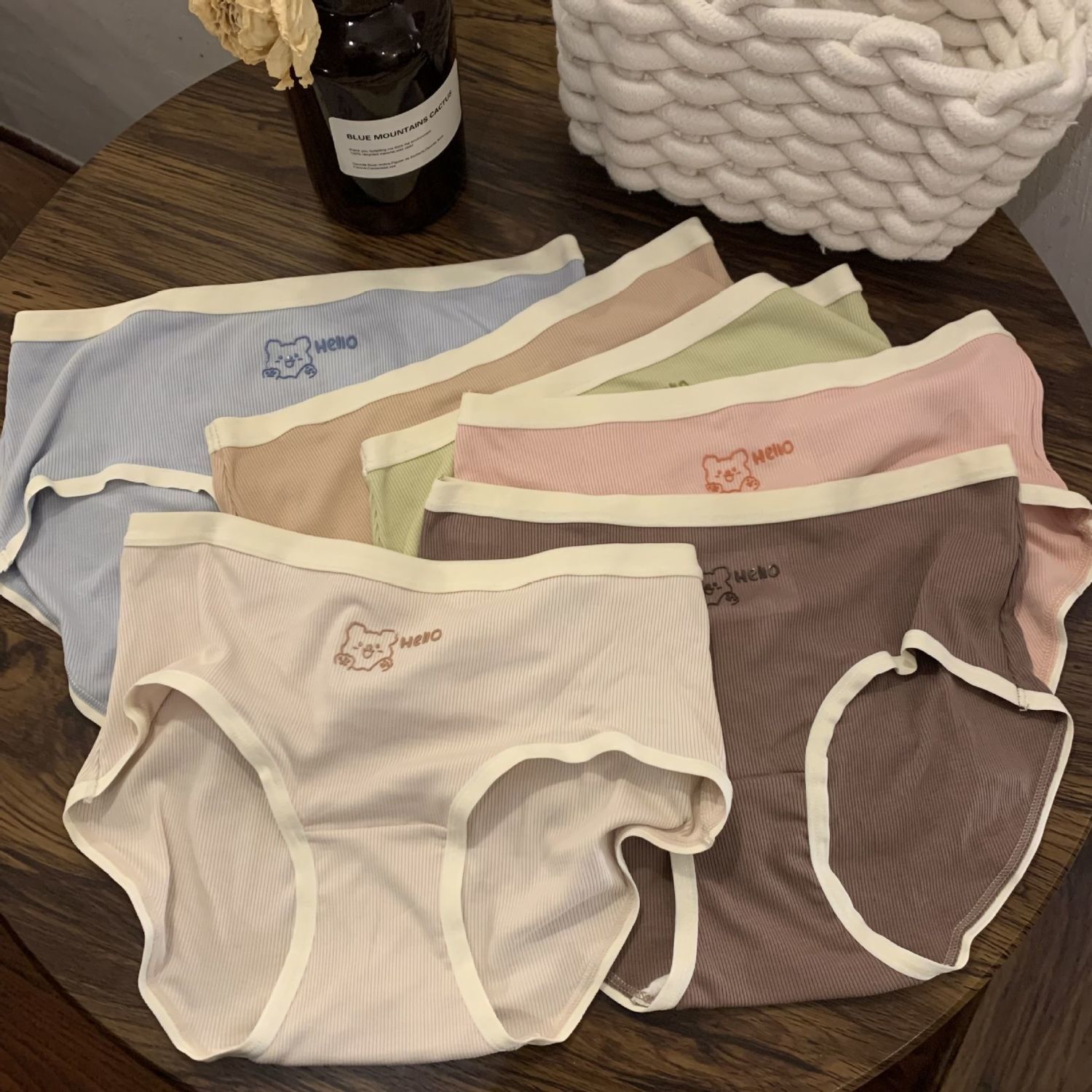 Underwear women's mid-waist pure cotton antibacterial crotch seamless girl student skin-friendly breathable cute thread cotton ladies briefs