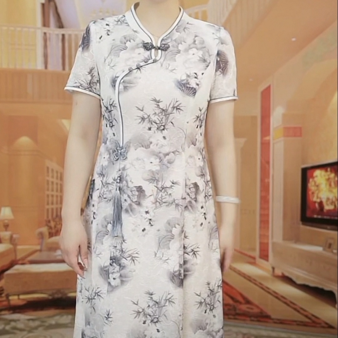 Worsted cloud brocade yarn improved cheongsam dress 2023 new women's heavy industry hand-embroidered retro style skirt