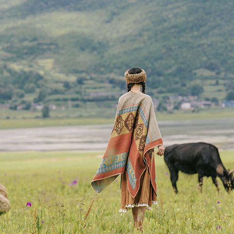 民族风披肩新疆旅游保暖西藏云南仿羊绒披风超大加厚围巾女复古