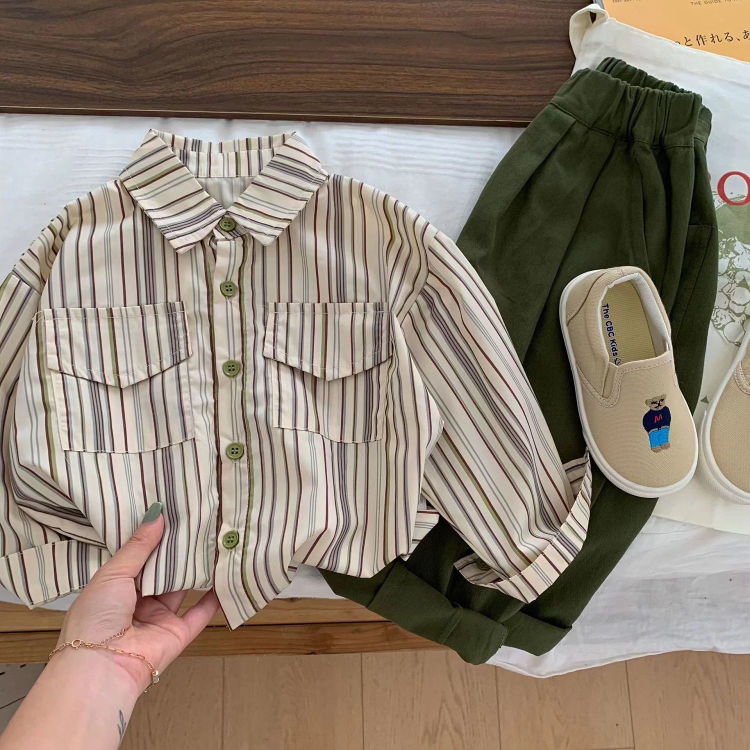 2023 new boys' cotton long-sleeved shirt tops for small and medium-sized children in spring and autumn, Western style children's striped Korean style shirts