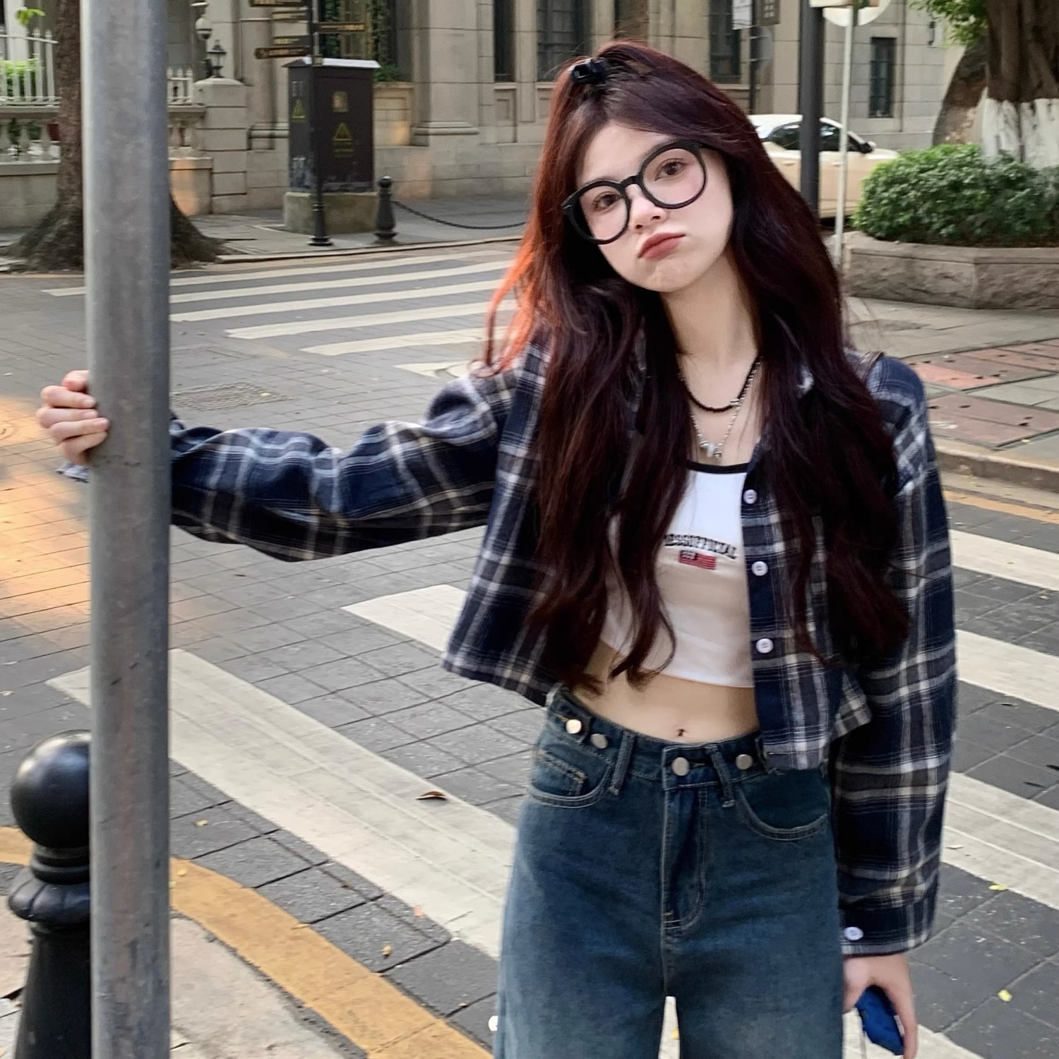 復古格子襯衫女2023春秋新款設計感小眾上衣高腰顯瘦短款長袖襯衣