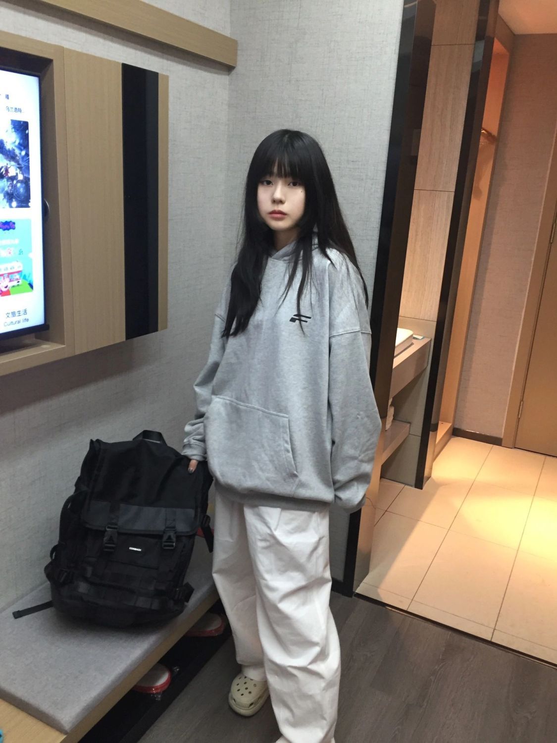 國潮灰色正肩衛衣女2023春秋款oversize寬鬆休閒簡約連帽外套上衣