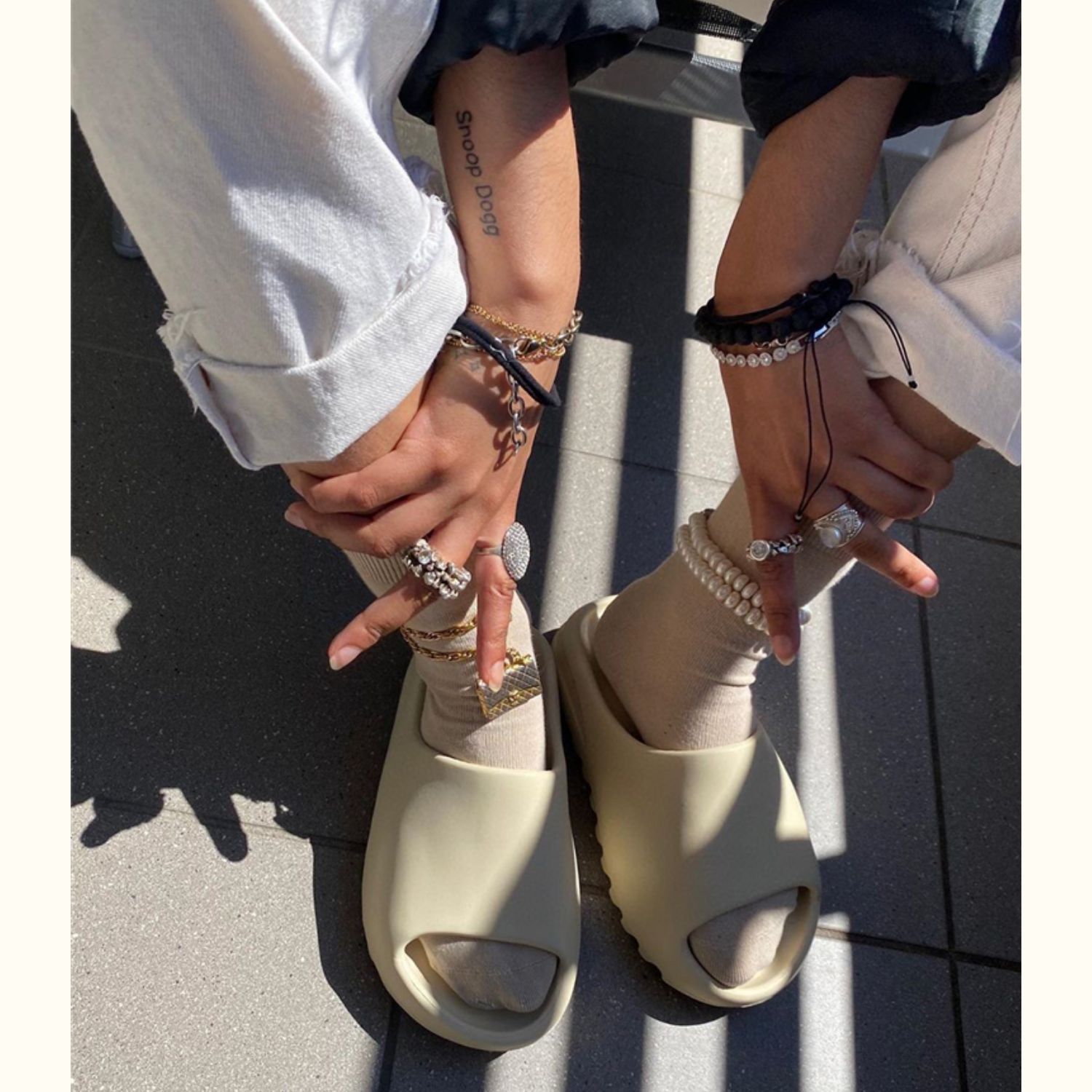 2023 New Couple Coconut Slippers Women's High-end Sense Kanye Same Style Thick-soled Beach Sandals for Men and Women