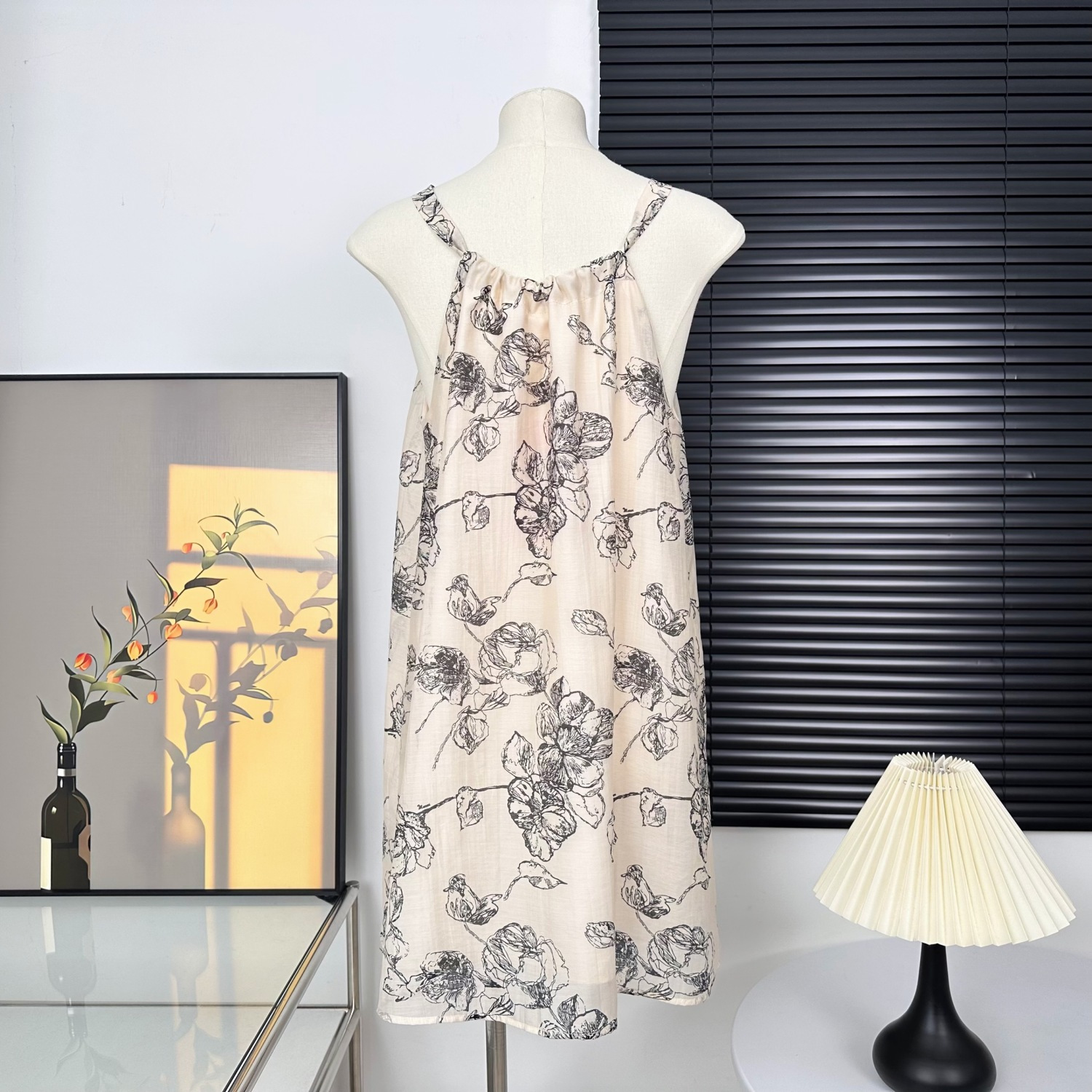 Pinellia camellia Elegant black and white printed halter neck top/dress women's summer design sense temperament