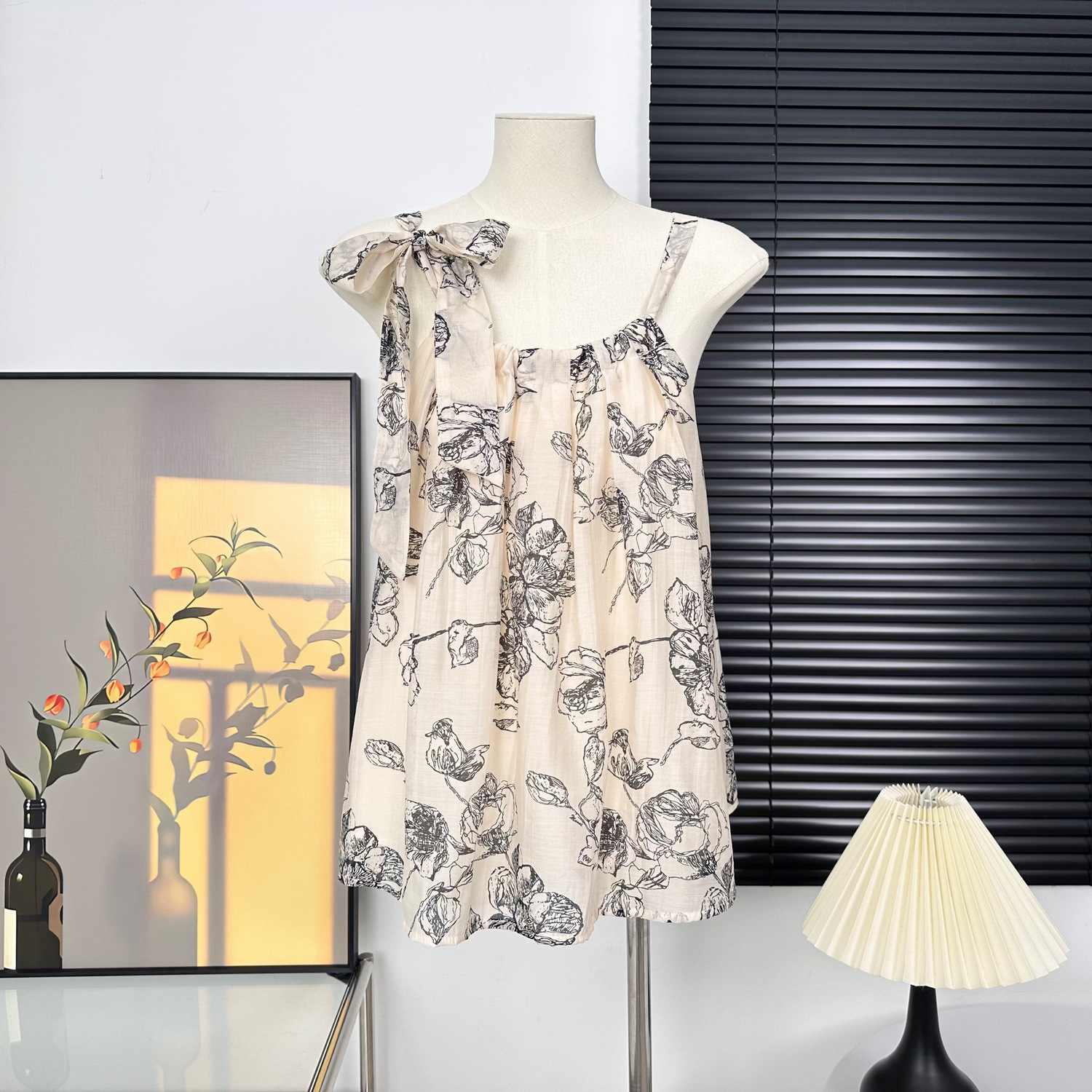 Pinellia camellia Elegant black and white printed halter neck top/dress women's summer design sense temperament