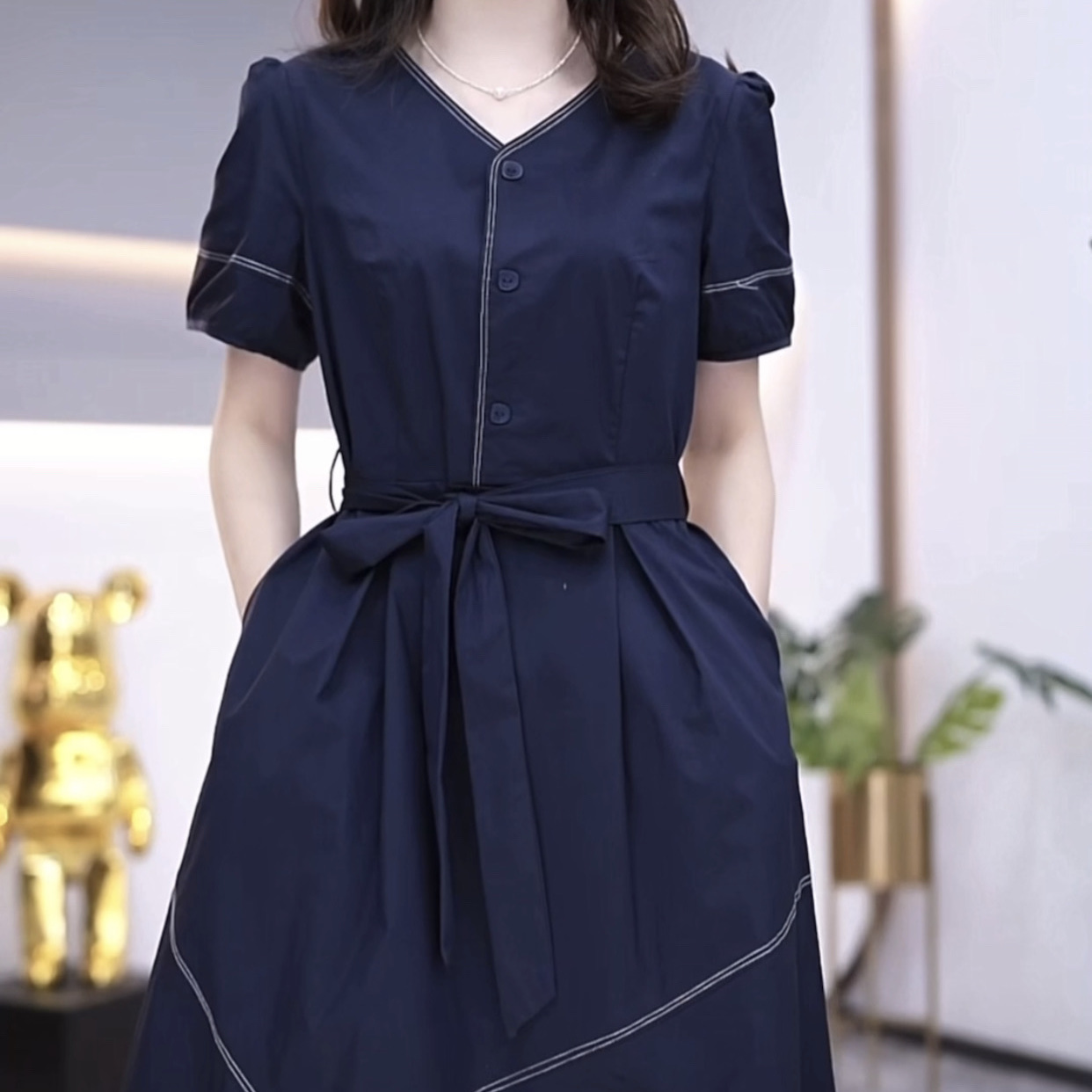 洋氣顯瘦冰絲彈連衣裙2023新款女裝夏季短袖高檔時尚收腰遮肚裙子