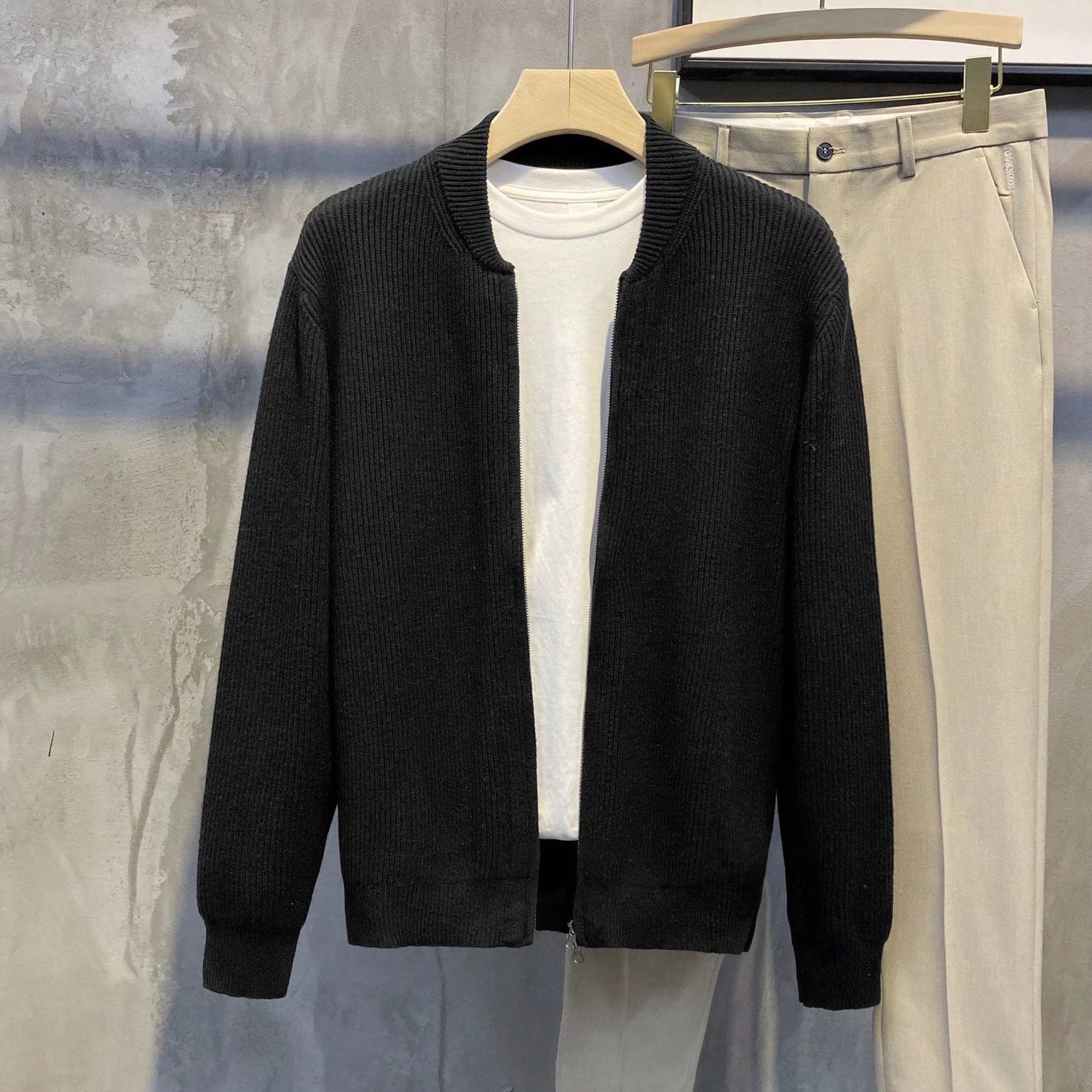 2022 autumn and winter double zipper design cardigan sweater men's simple and versatile solid color sweater trendy men's jacket