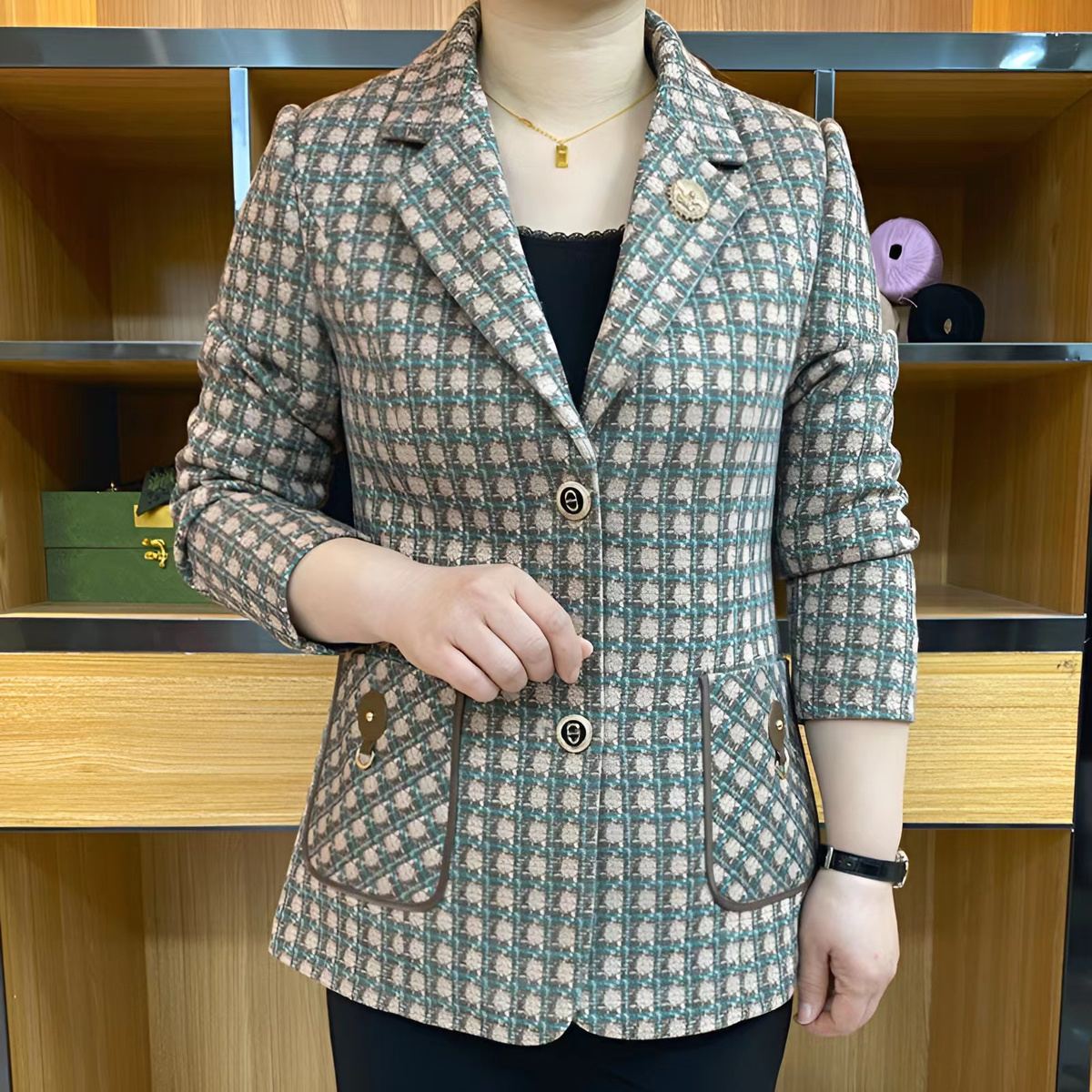 High-end spring and autumn short plaid suit for women  spring new mother's wear large size suit collar small suit jacket