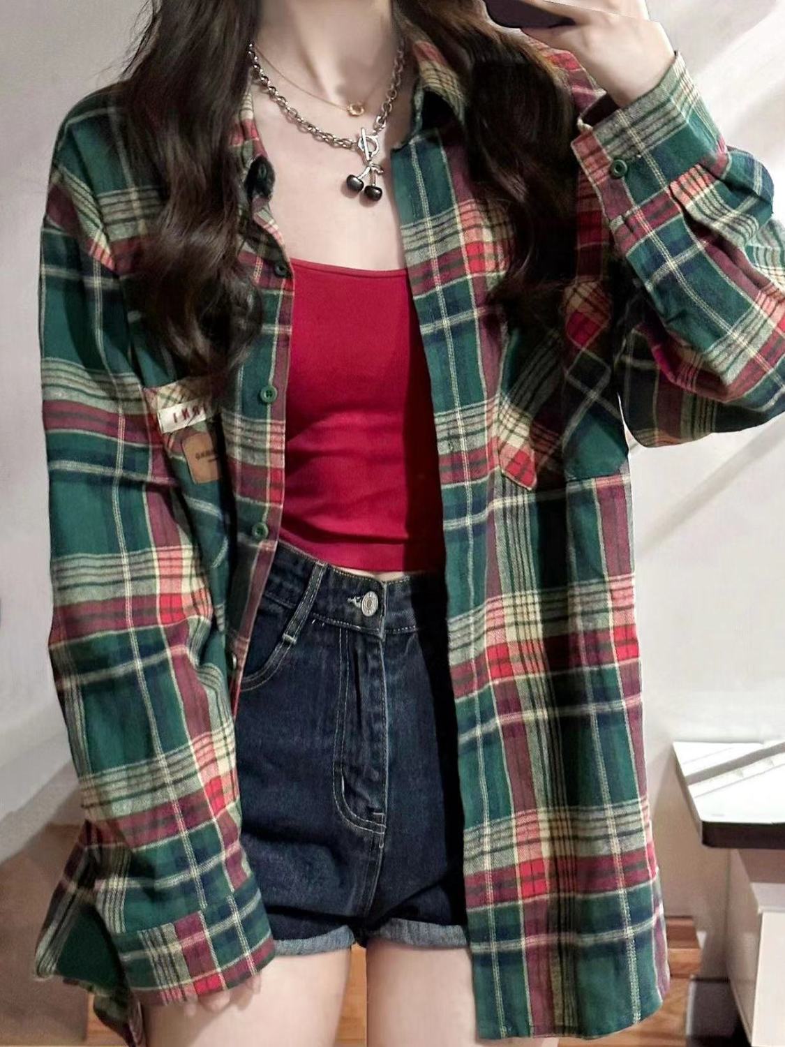 港味chic超顯白墨綠色貼標格紋襯衫女寬鬆百搭顯瘦中長款襯衣外穿