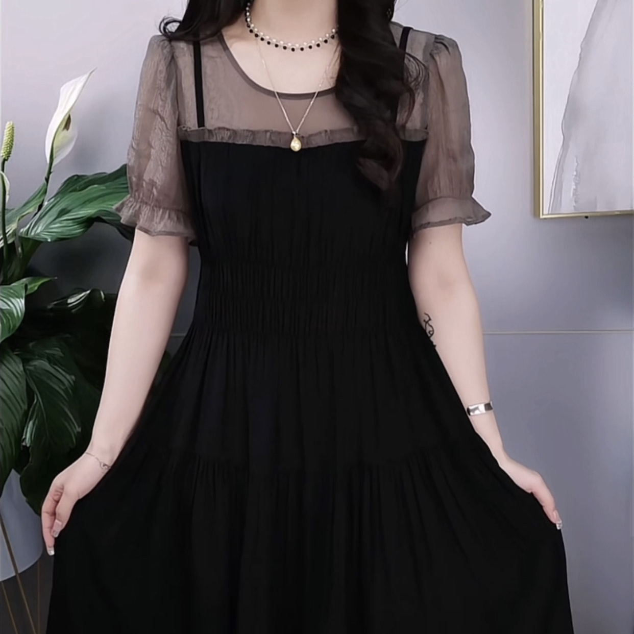 銅氨絲時尚連衣裙2023新款女裝夏短袖遮肚子顯瘦高檔洋氣小黑裙子
