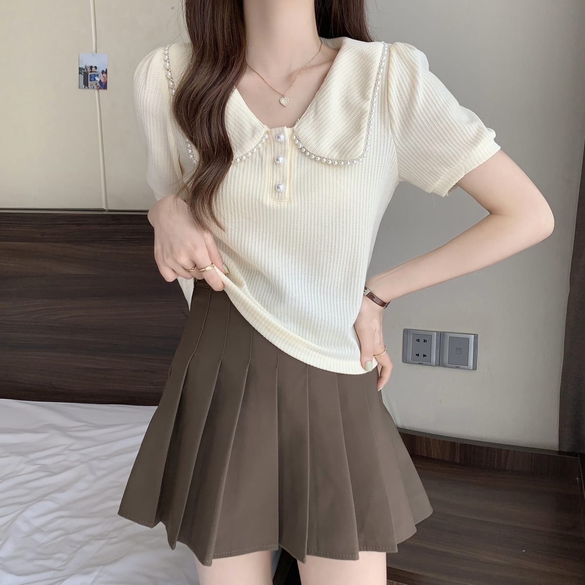 Large size women's French doll collar beaded short-sleeved T-shirt women's summer fat sister design sense of self-cultivation short top