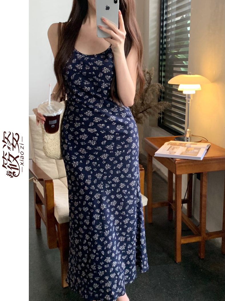 筱姿復古露背U領印花吊帶連衣裙女新款收腰顯瘦設計感時尚長裙子
