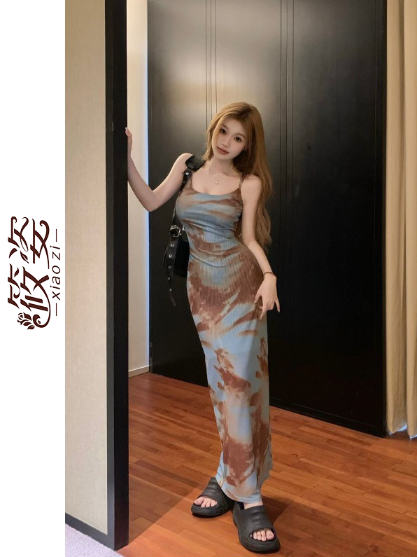 筱姿純欲風印花漸變吊帶連衣裙女新款復古辣妹長裙包臀裙裙子