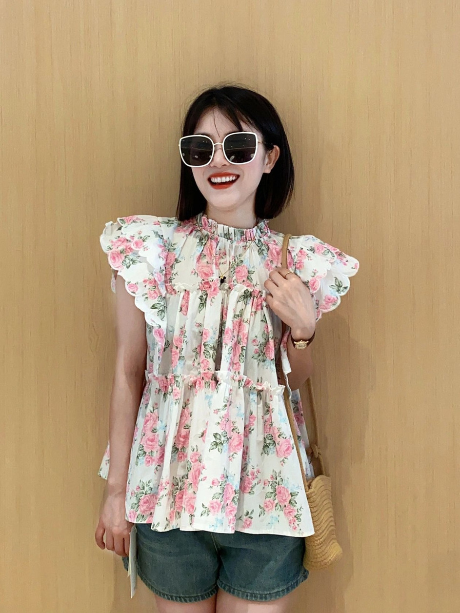 Chic and beautiful top women's new style flying sleeves pleats loose slimming floral shirt salt system light familiar with age reduction