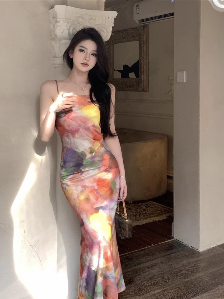筱姿復古彩色油畫吊帶連衣裙女收腰露背法式包臀魚尾長裙氣質裙子