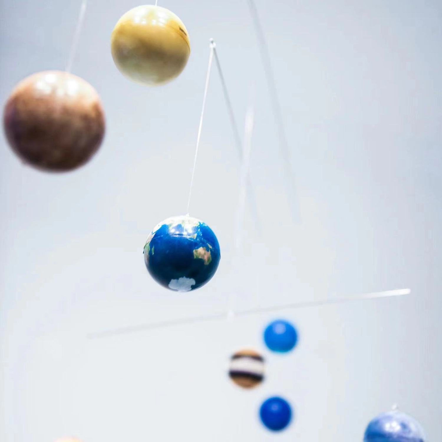 原创设计创意ins太空宇宙星球空中动态平衡挂件吊饰儿童房装饰品