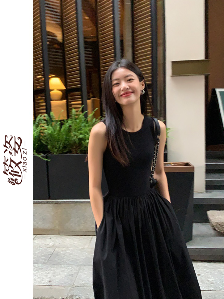 Xiaozi French black vest sleeveless dress female 2023 high-end temperament mid-length slim skirt 2023