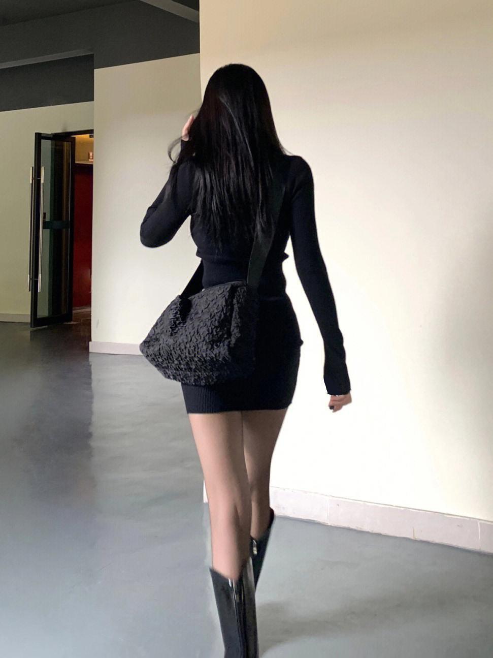  new autumn and winter long-sleeved knitted bottoming dress with a slim-fitting royal hottie hip-hugging little black skirt